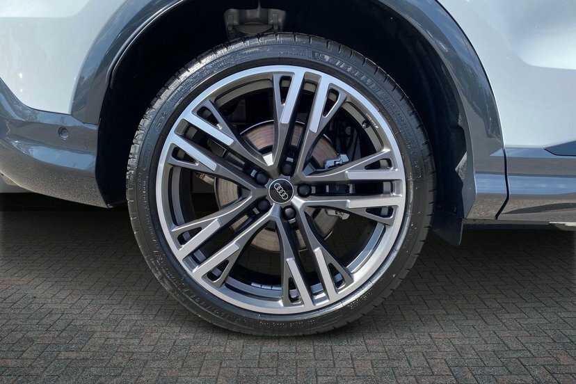 Audi Q5 2.0 Tfsi Black Edition Sportback S Tron White #5
