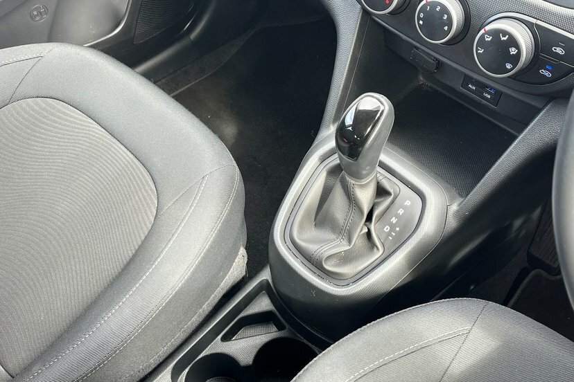 Hyundai I10 1.25 84 Bhp Se White #8