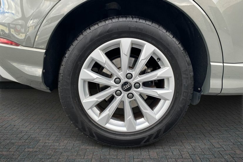 Audi Q3 1.5 Tfsi Cod 35 Sport Suv S Tronic 150 Grey #4
