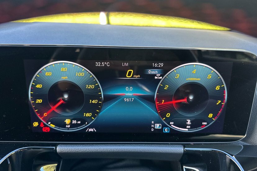 Mercedes-Benz GLA Class Gla200 Amg Line Premium White #6