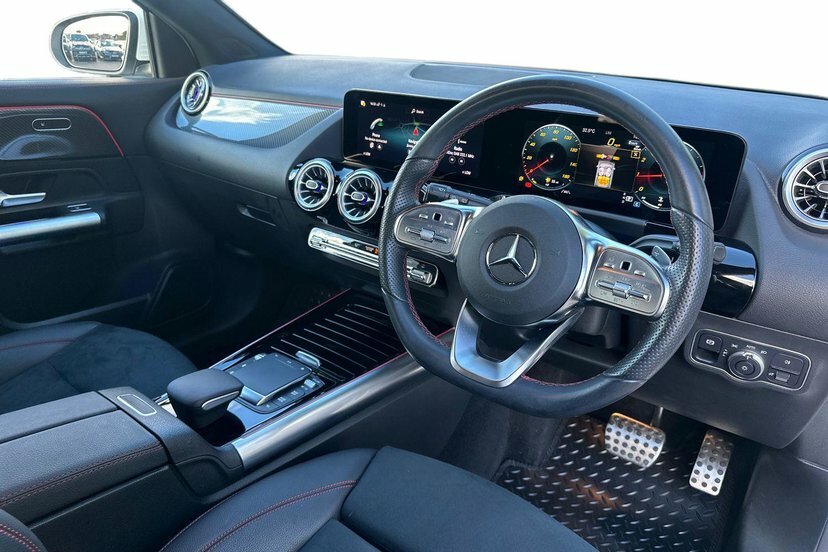 Mercedes-Benz GLA Class Gla200 Amg Line Premium White #5