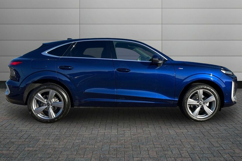 Audi Q3 1.5 Tfsi S Line Sportback S Tronic 150 Blue #4