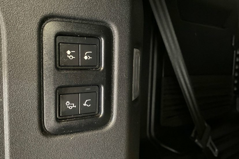 Land Rover Defender 110 3.0 D350 X-dynamic Hse White #46