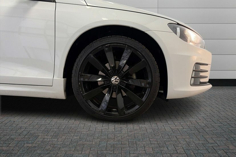 Volkswagen Scirocco 2.0 Tdi R-line Black Edition Hatchback White #5