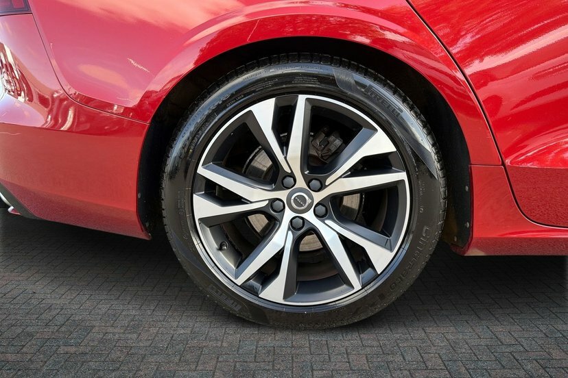 Volvo V60 2.0 D3 R-design Plus Estate 150 P Red #5