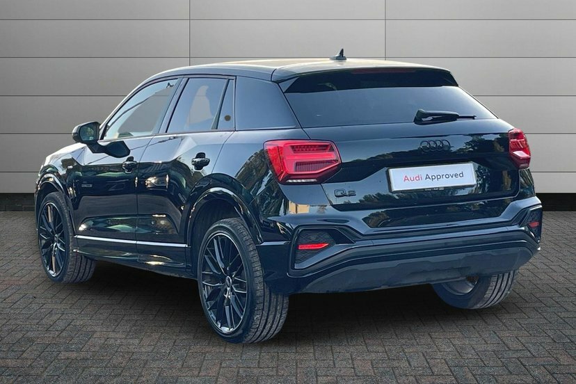 Audi Q2 1.5 Tfsi Cod 35 Black Edition Suv S Tro Black #3