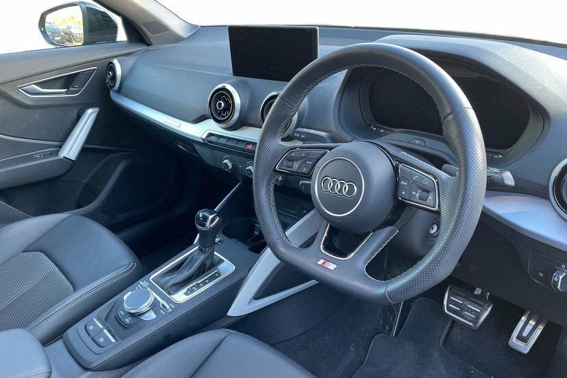 Audi Q2 1.5 Tfsi Cod 35 Black Edition Suv S Tro Black #6