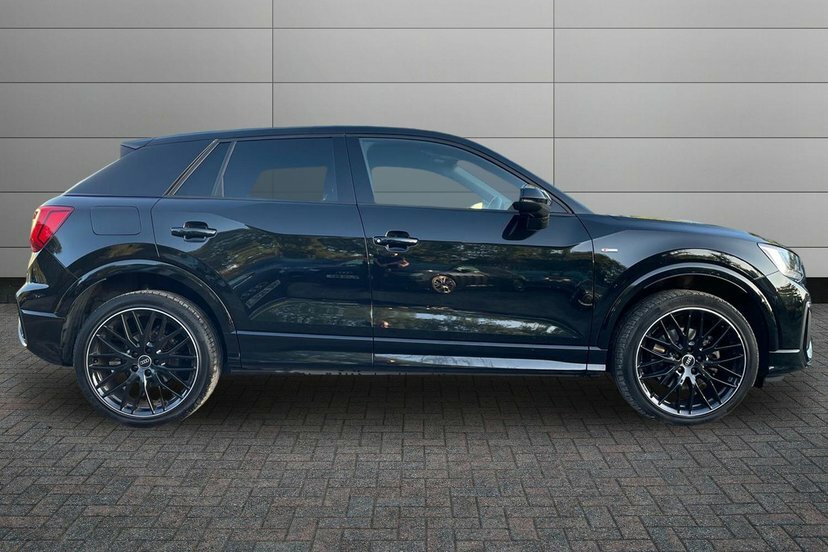 Audi Q2 1.5 Tfsi Cod 35 Black Edition Suv S Tro Black #4