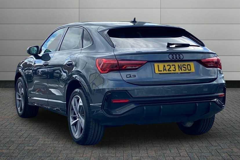 Audi Q3 1.5 Tfsi Cod 35 Black Edition Sportback Grey #3