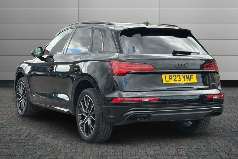 Audi Q5 2.0 Tdi 40 Edition 1 Suv S Tronic Quatt Black #3