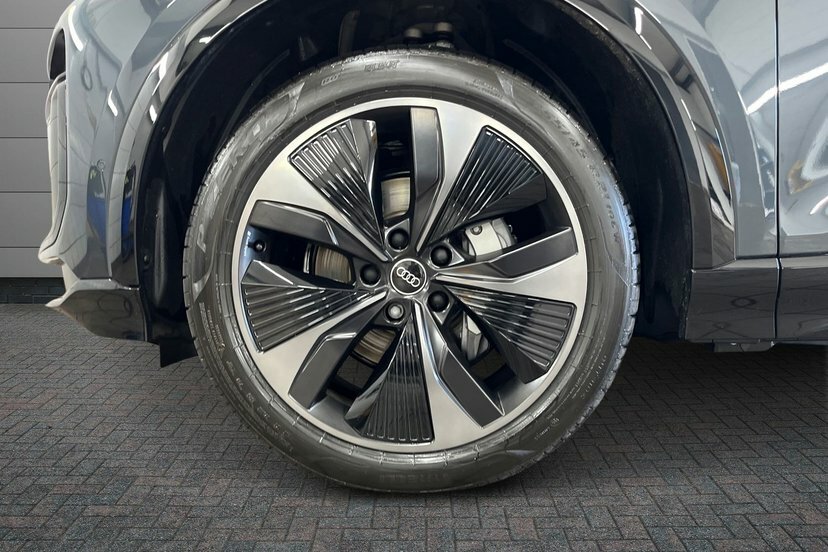 Audi Q6 E-Tron 100Kwh Black Edition Suv Quattro Black #5