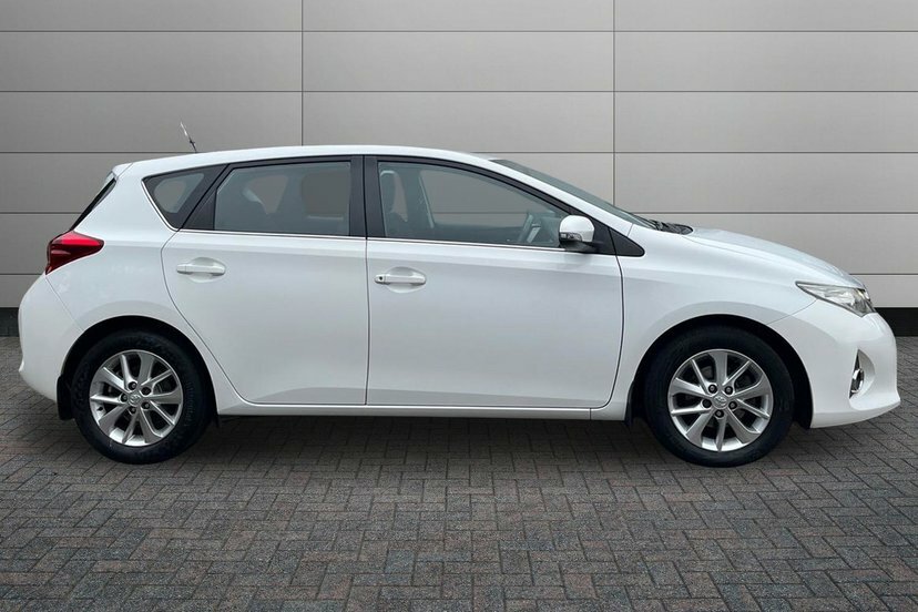 Toyota Auris 1.6 V-matic Icon Hatchback Euro White #4