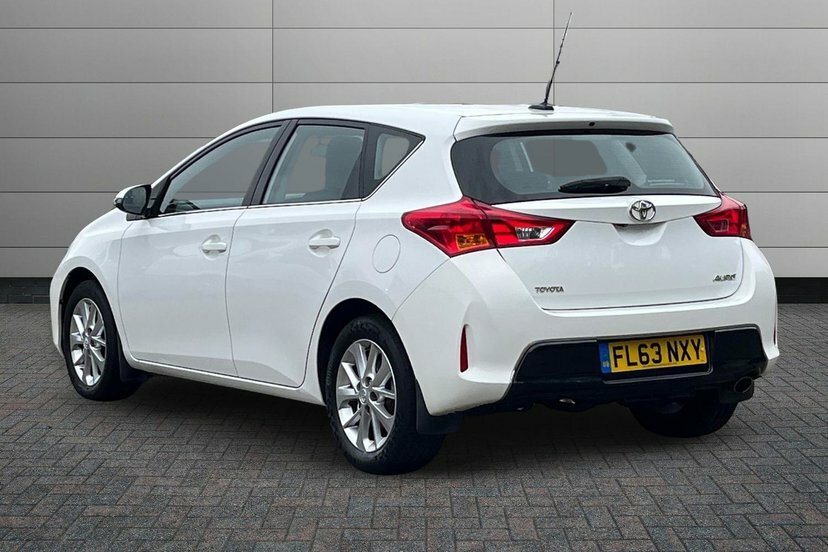 Toyota Auris 1.6 V-matic Icon Hatchback Euro White #3