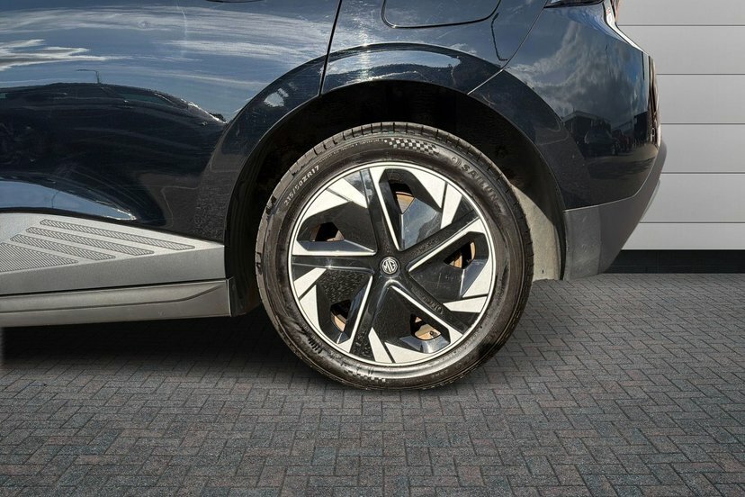 MG MG4 64Kwh Se Long Range Hatchback 2 Black #5
