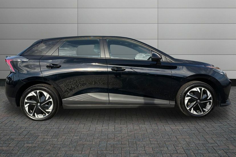 MG MG4 64Kwh Se Long Range Hatchback 2 Black #4