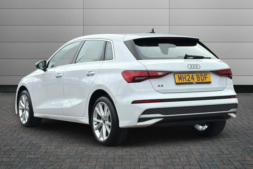 Audi A3 1.5 Tfsi 30 Sport Sportback 116 White #3