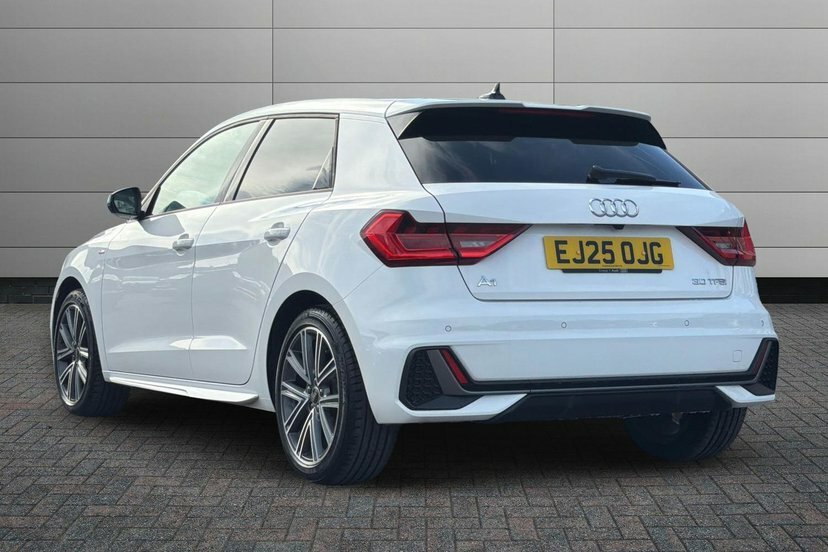 Audi A1 1.0 Tfsi 30 S Line Sportback 11 White #3