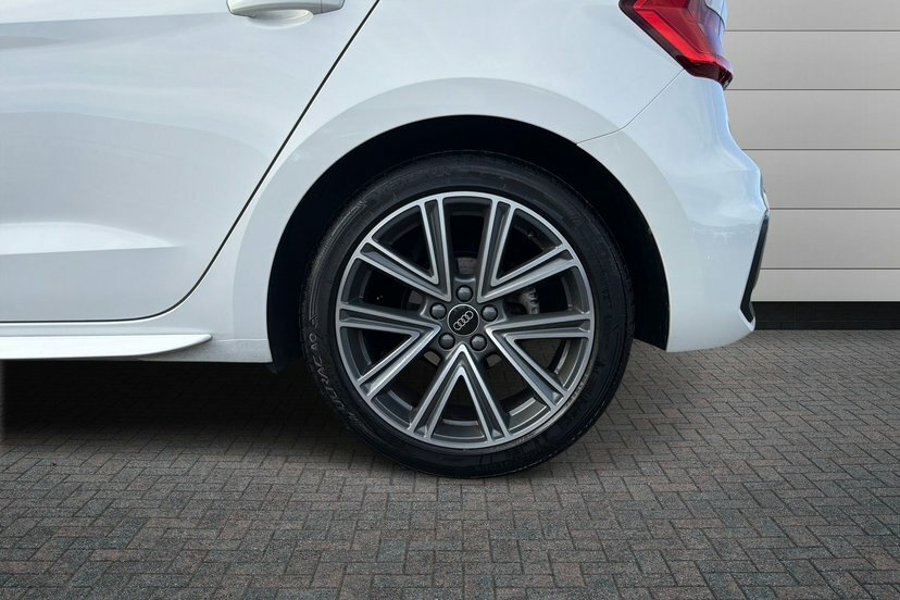 Audi A1 1.0 Tfsi 30 S Line Sportback 11 White #5
