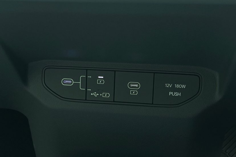 Kia EV3 81.4Kwh Air Suv 201 Bhp White #19