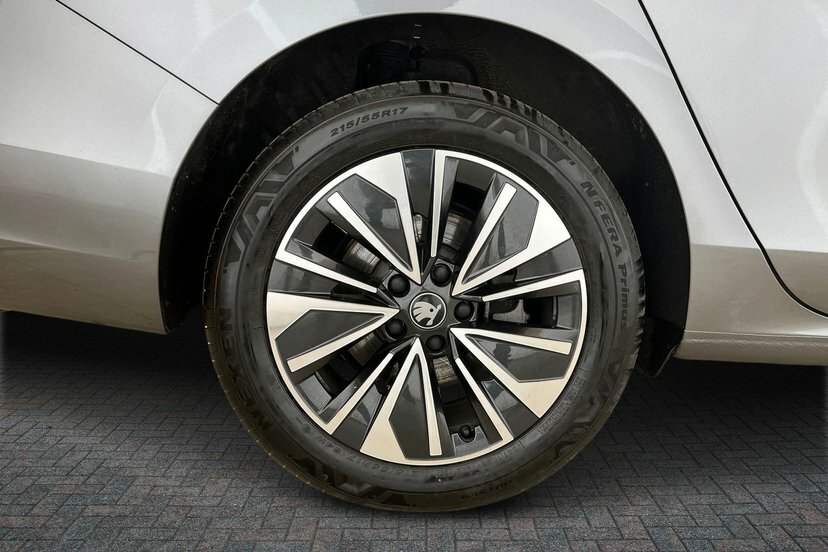 Skoda Superb 2.0 Tdi Se Technology Hatchback Dsg 15 Grey #5