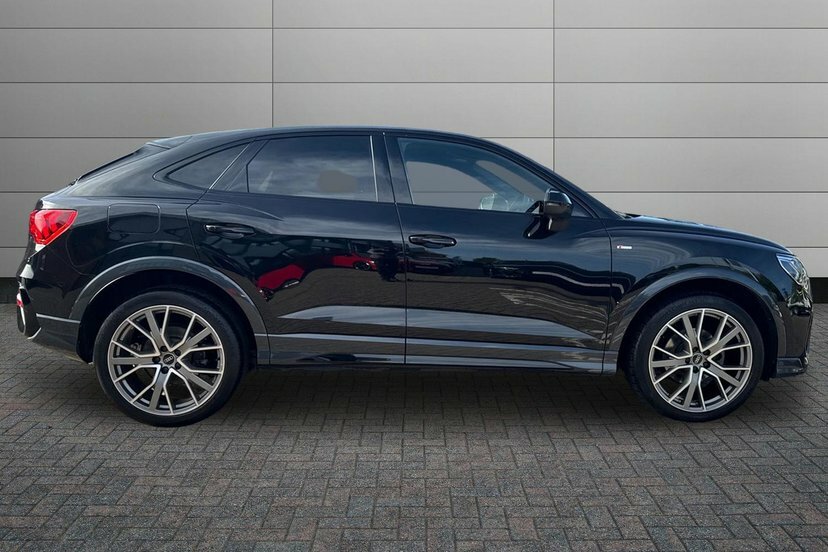 Audi Q3 1.5 Tfsi Cod 35 Black Edition Sportback Black #4
