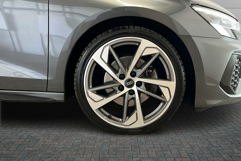 Audi A3 1.5 Tfsi 35 Edition 1 Sportback Grey #5
