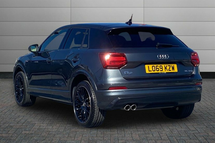 Audi Q2 1.5 Tfsi Cod 35 Black Edition Suv Manua Grey #3