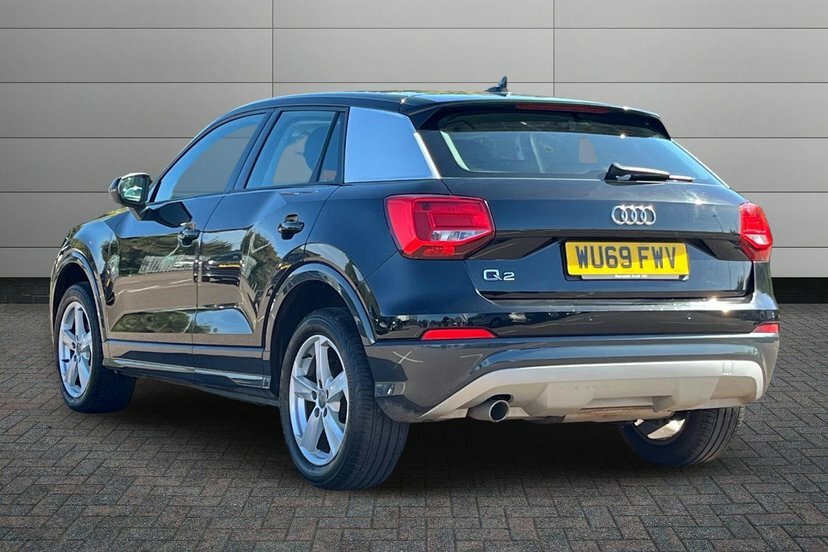 Audi Q2 1.6 Tdi 30 Sport Suv S Tronic 116 Ps Black #3
