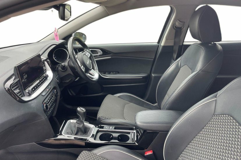 Kia Xceed 1.5 T-gdi 3 Suv 158 Bhp White #2