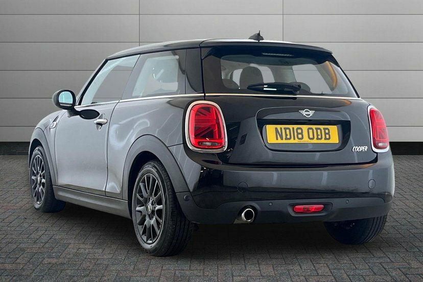 Mini Hatch 1.5 Cooper Black #3