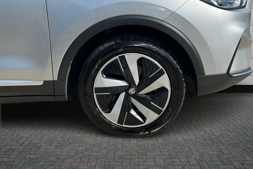 MG ZS 72.6Kwh Trophy Connect Long Range Suv Silver #5