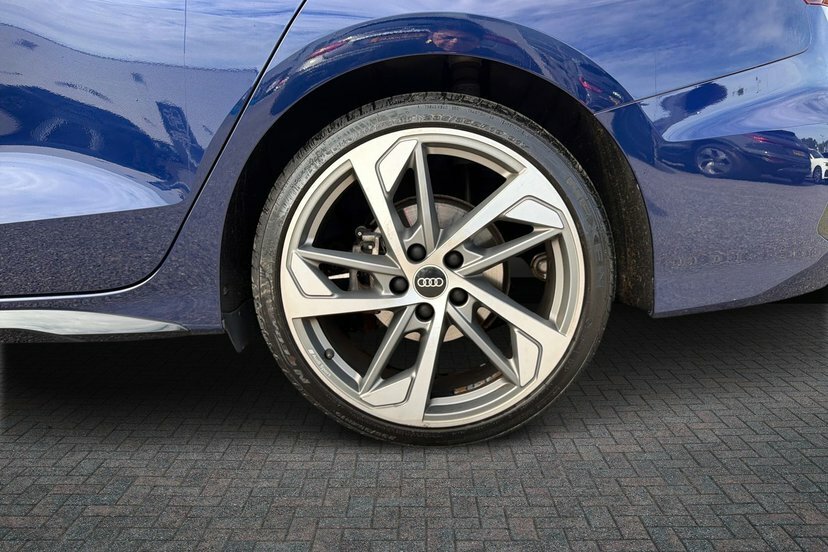 Audi A3 1.5 Tfsi 35 Edition 1 Saloon S Tronic Blue #5