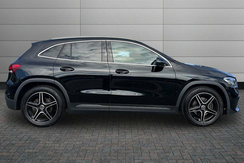Mercedes-Benz GLA Class Gla200 Amg Line Executive Black #3