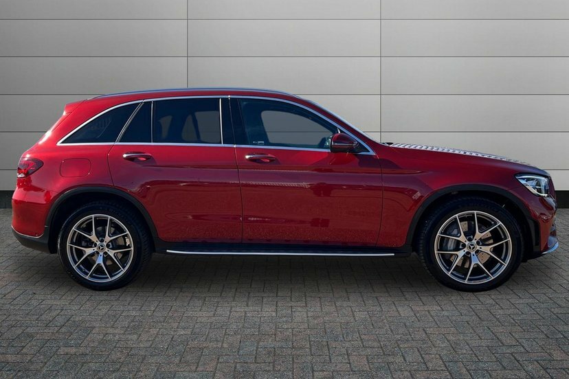 Mercedes-Benz GLC Class 2.0 Glc300d Amg Line Premium Plus 4Matic Red #3