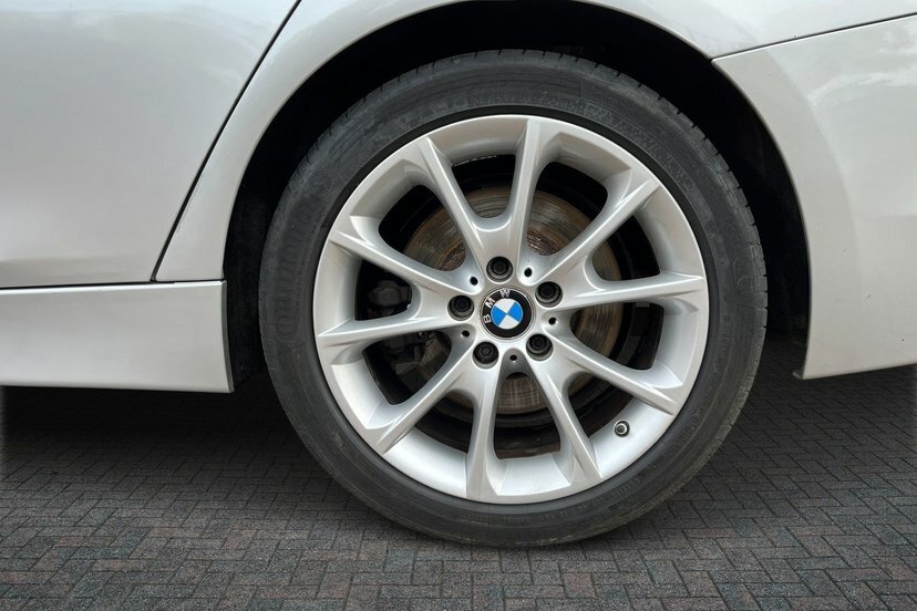 BMW 3 Series 3.0 330D Luxury Saloon Euro 5 258 Silver #5