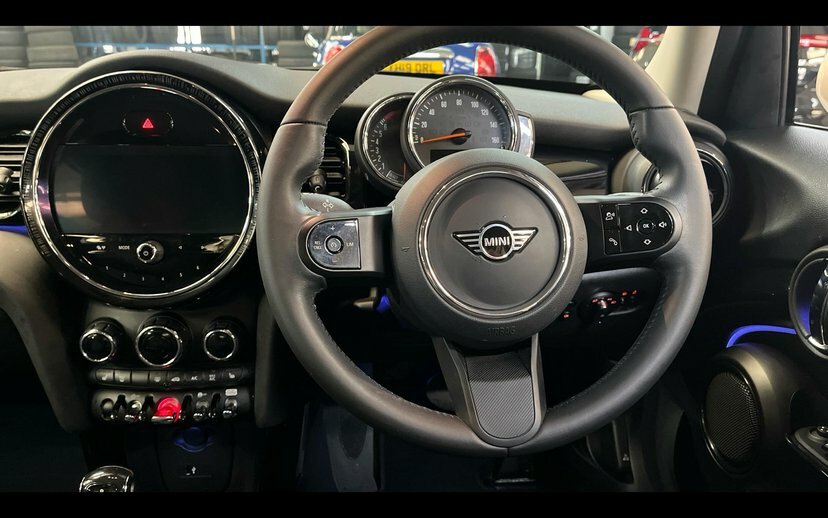 Mini Hatch 5-Door Hatch Cooper Classic GX72NXF White #5