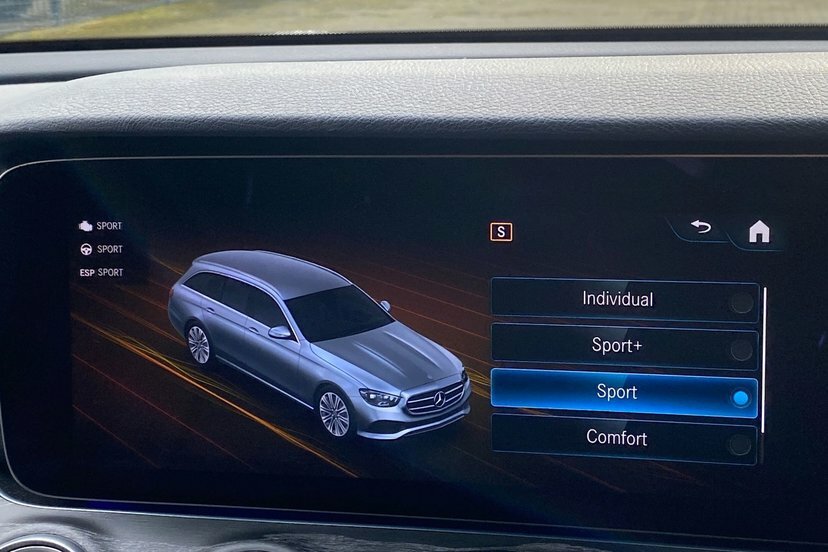 Mercedes-Benz E Class E220d 200 Amg Line Night Ed Prem 9G-tronic 20 Black #52