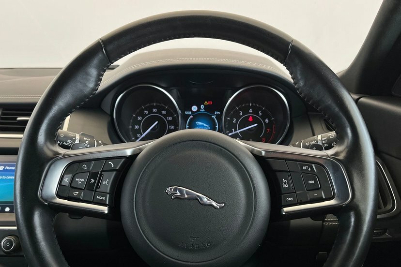 Jaguar E-Pace R-dynamic Grey #31