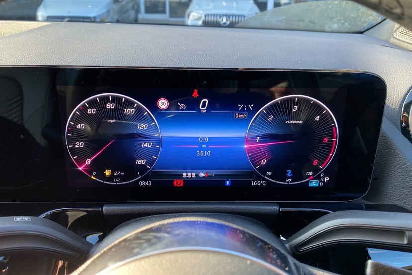 Mercedes-Benz GLA Class 2.0 Gla200d Sport Executive Suv 8G-dc Grey #6