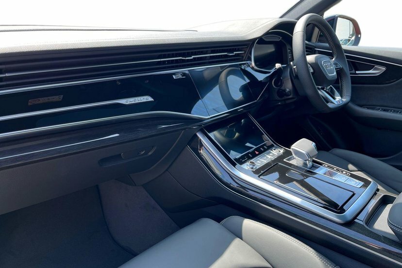 Audi Q8 3.0 Tdi V6 Black Edition Tiptronic Quattro Red #2
