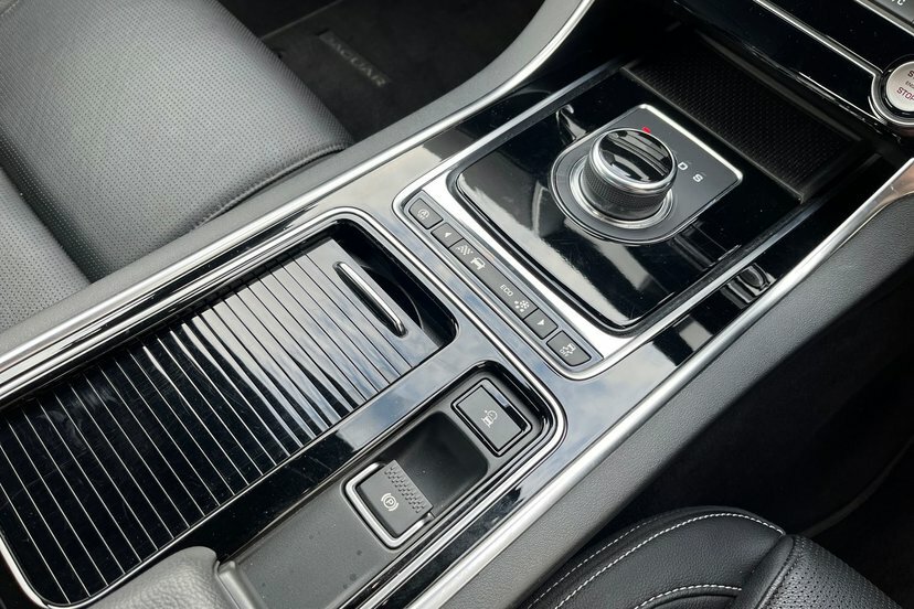 Jaguar XE 2.0D R-sport Black #8