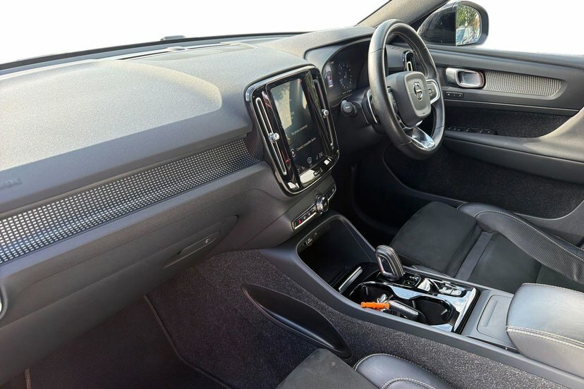 Volvo XC40 2.0 T4 R-design Pro Suv Awd 190 P Grey #2