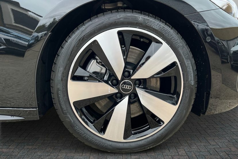 Audi A5 2.0 E-hybrid 25.9Kwh Black Edition Saloon Petr Black #5