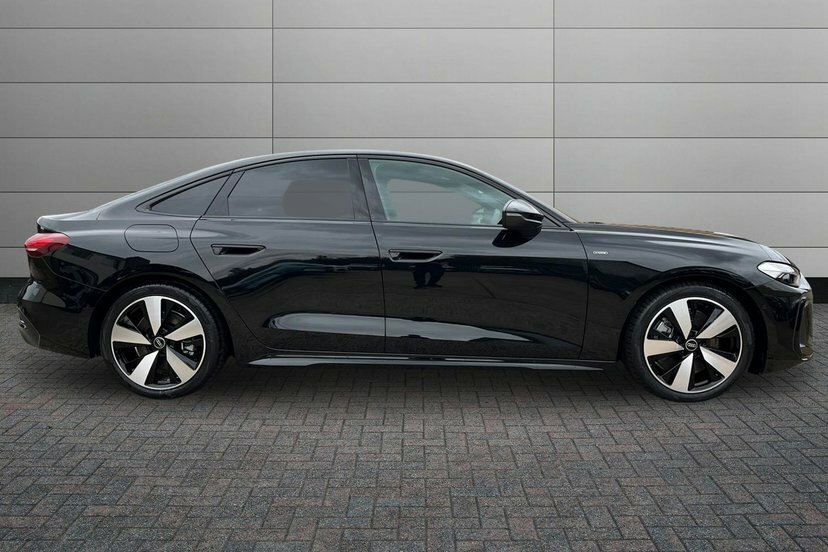 Audi A5 2.0 E-hybrid 25.9Kwh Black Edition Saloon Petr Black #4