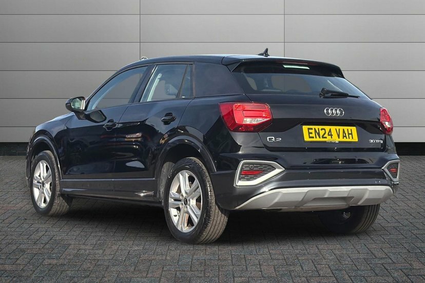 Audi Q2 1.0 Tfsi 30 Sport Suv 116 Ps Black #3
