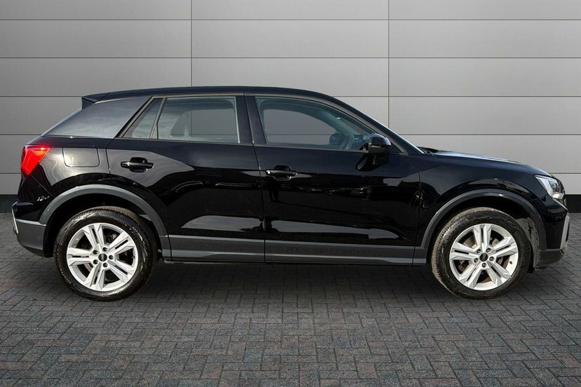Audi Q2 1.0 Tfsi 30 Sport Suv 116 Ps Black #4