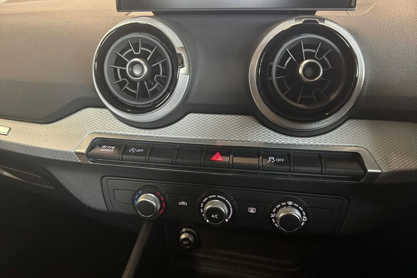 Audi Q2 35 Tfsi Sport S Tronic Grey #37