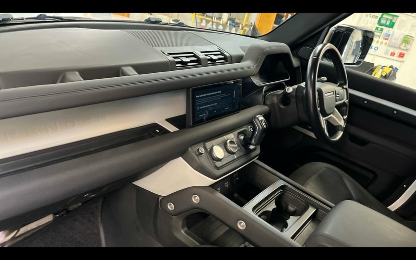 Land Rover Defender 110 Defender Se D White #7