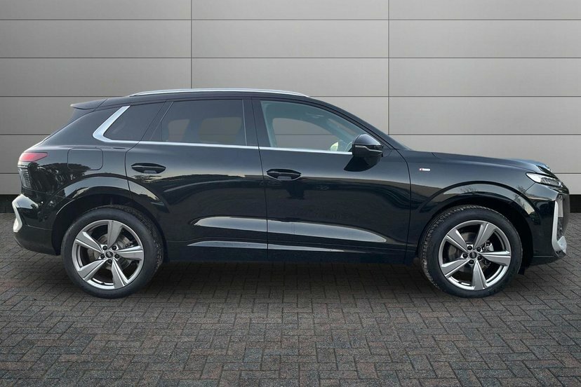 Audi Q3 1.5 Tfsi S Line Suv S Tronic 150 Ps Black #3