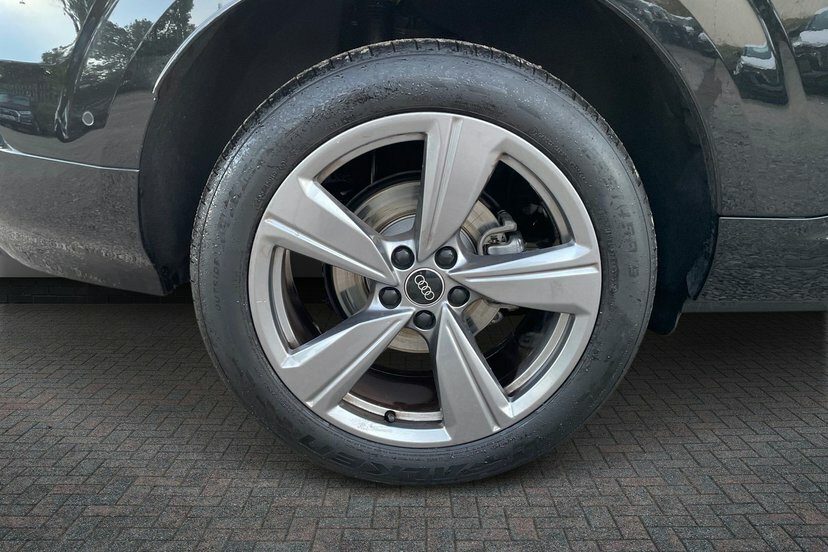 Audi Q3 1.5 Tfsi S Line Suv S Tronic 150 Ps Black #4